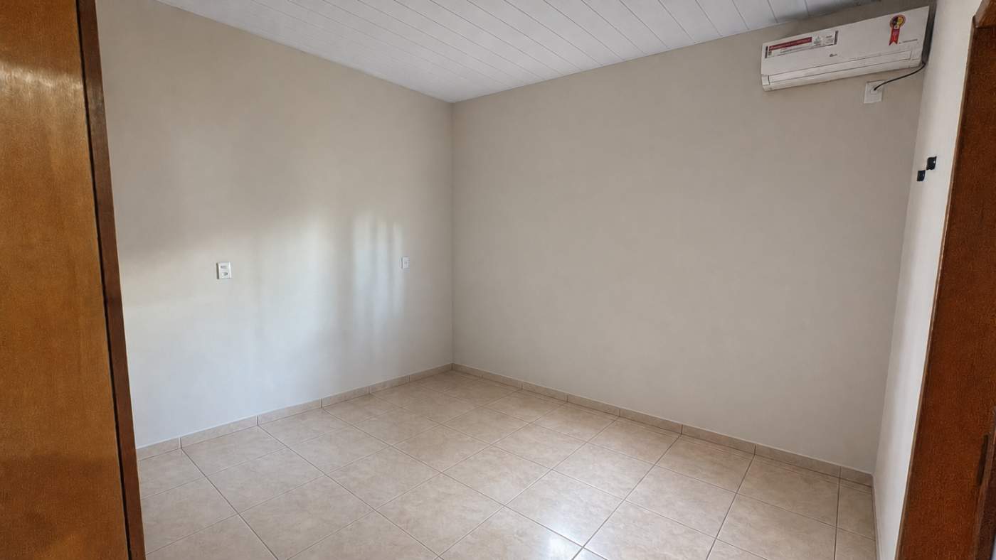 Casa à venda com 3 quartos, 1 suíte, 5 vagas e 271m² no Residencial Santa Rita II, São Miguel do Passa Quatro (GO) — foto 10 de 28